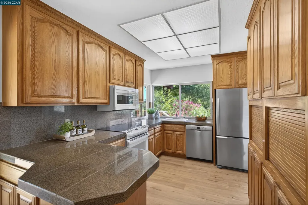 2081 Hoke Drive Pinole CA 94564