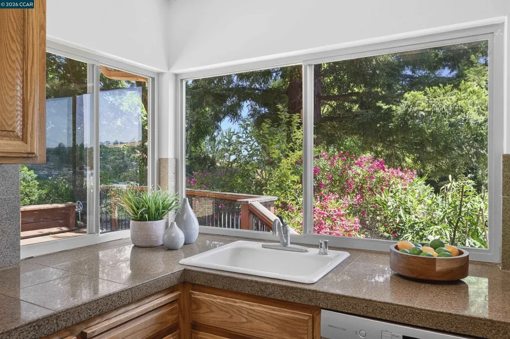 2081 Hoke Drive Pinole CA 94564