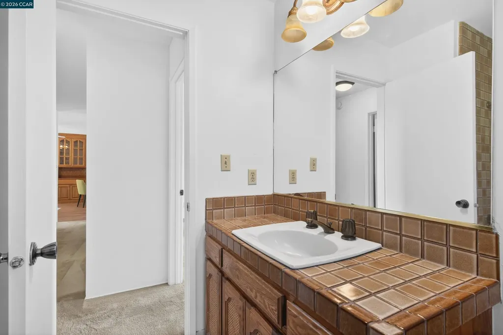 2081 Hoke Drive Pinole CA 94564