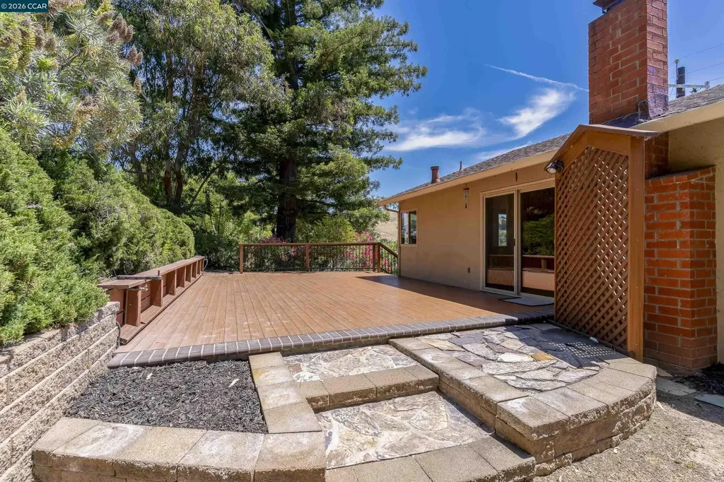 2081 Hoke Drive Pinole CA 94564