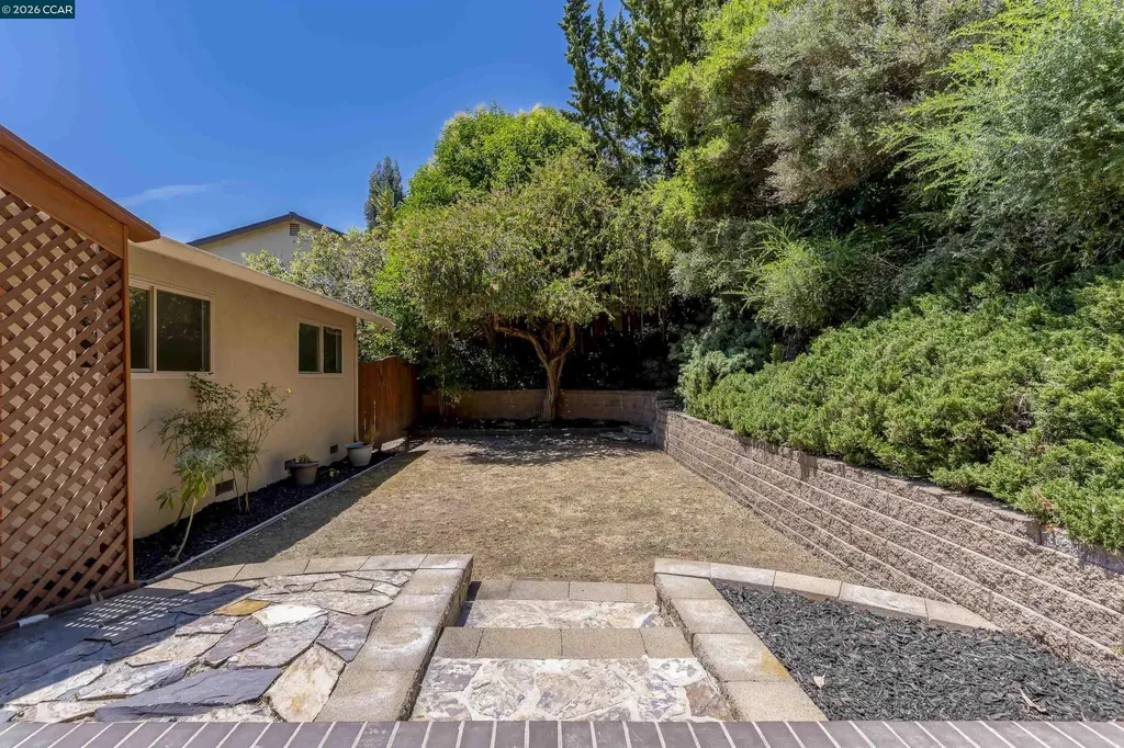 2081 Hoke Drive Pinole CA 94564