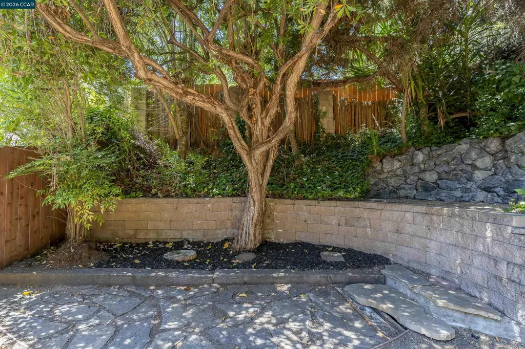 2081 Hoke Drive Pinole CA 94564