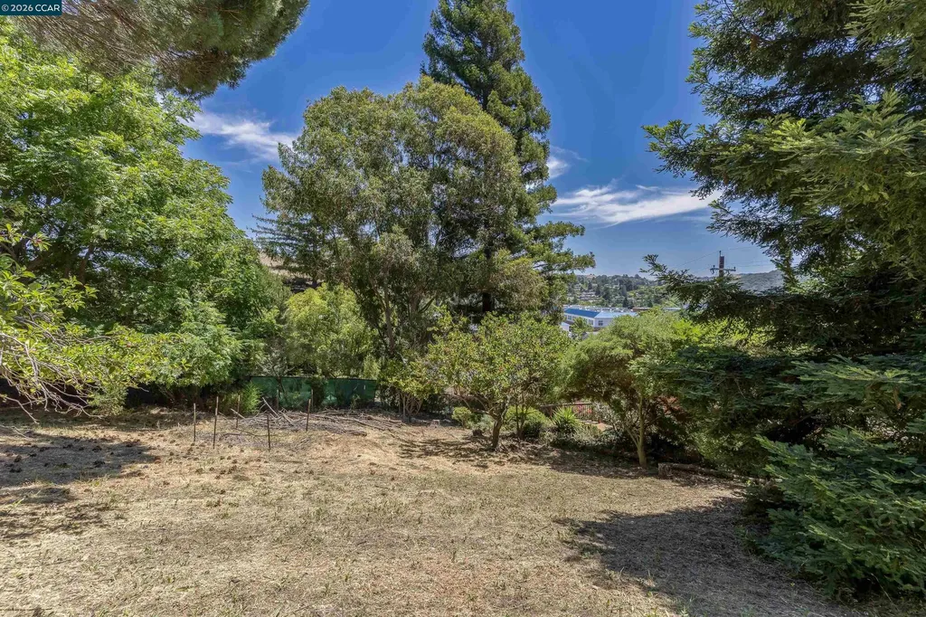2081 Hoke Drive Pinole CA 94564