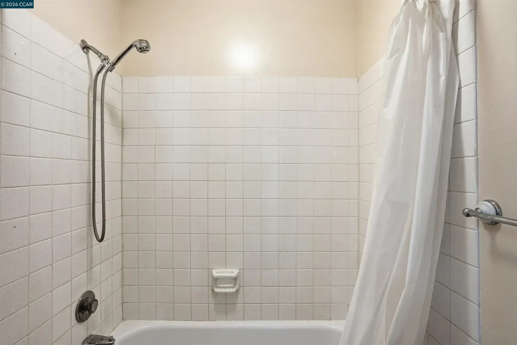 250 Whitmore Street Oakland CA 94611