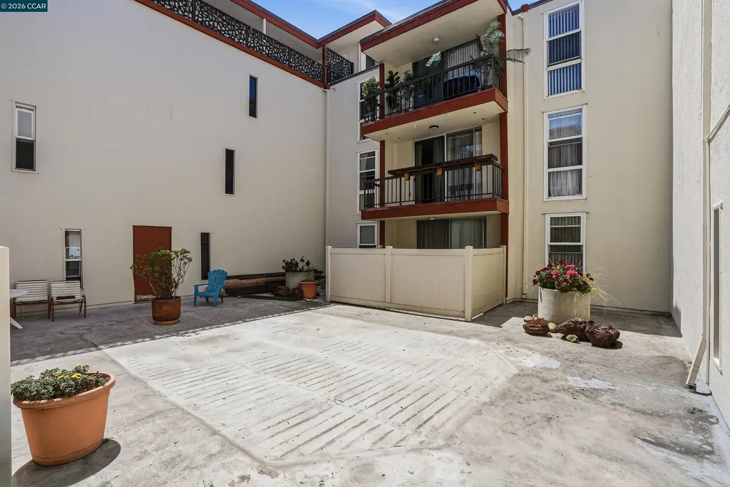 250 Whitmore Street Oakland CA 94611