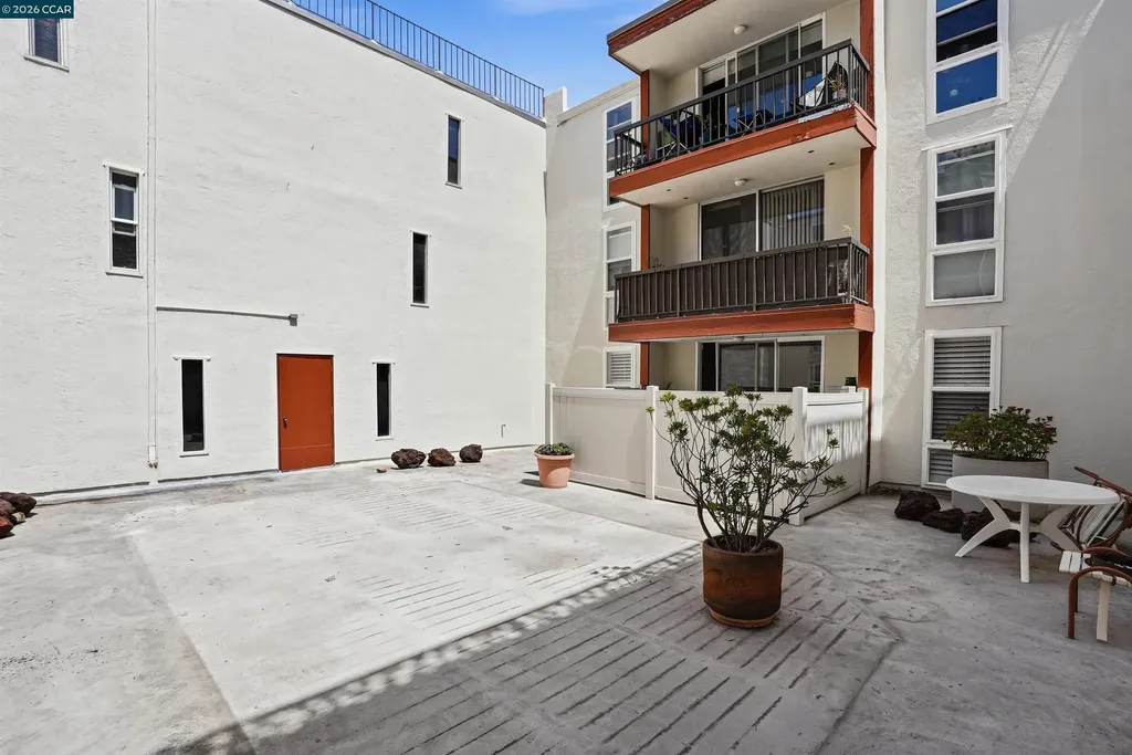 250 Whitmore Street Oakland CA 94611