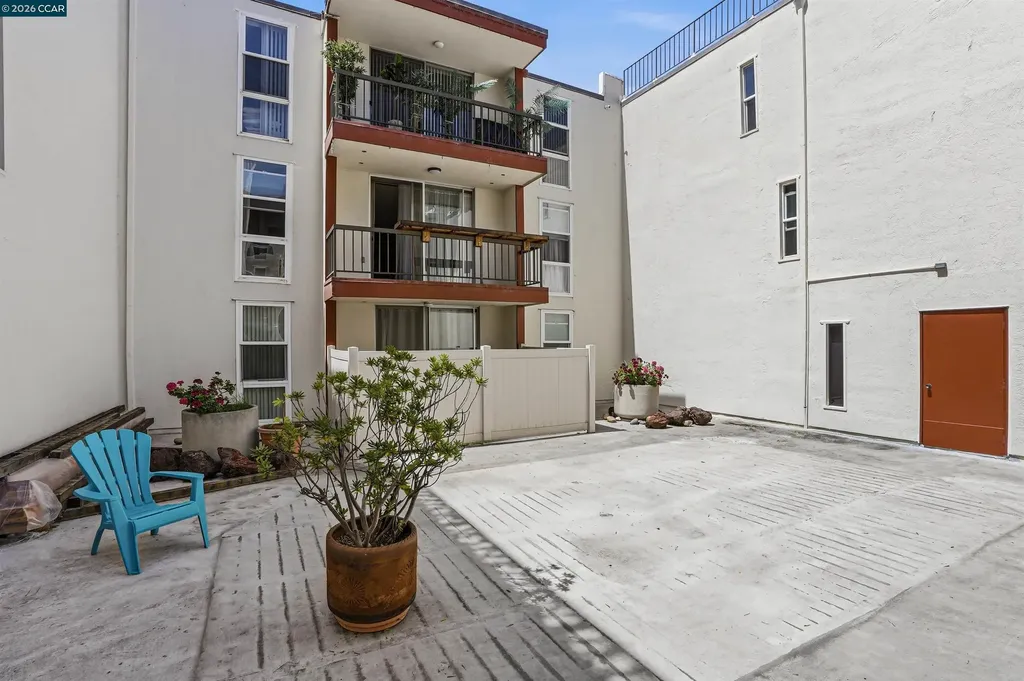 250 Whitmore Street Oakland CA 94611