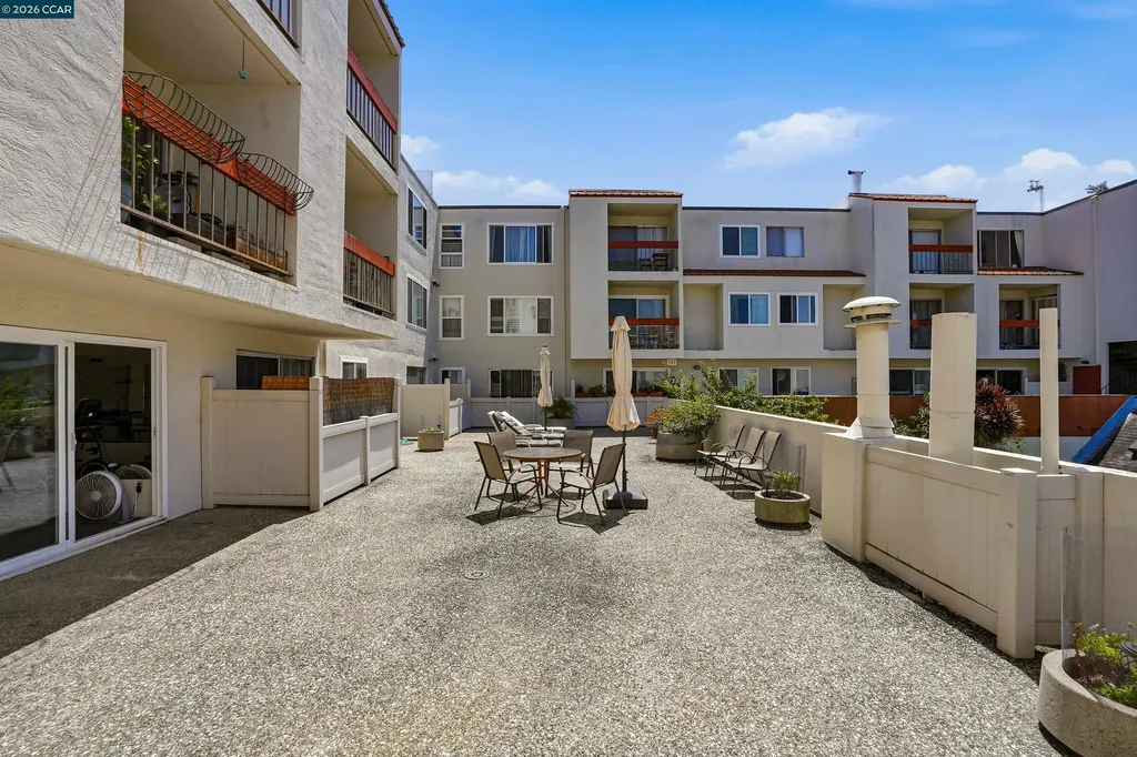250 Whitmore Street Oakland CA 94611