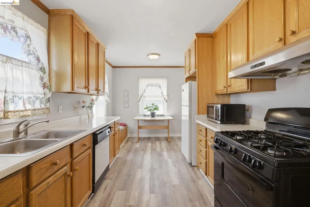1100 101st Avenue Oakland CA 94603