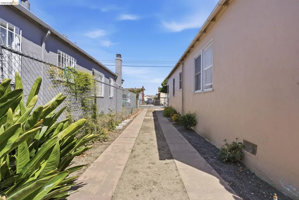 1100 101st Avenue Oakland CA 94603