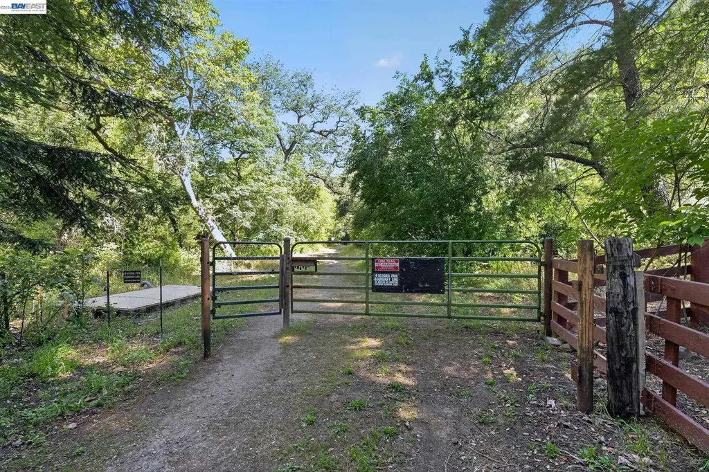 2989 Singalong Way Sunol CA 94586