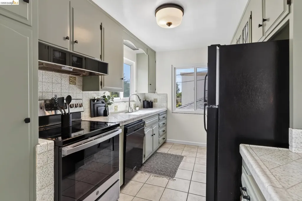 3955-3957 Canon Avenue Oakland CA 94602