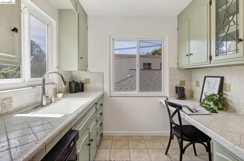 3955-3957 Canon Avenue Oakland CA 94602