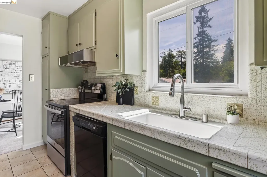 3955-3957 Canon Avenue Oakland CA 94602