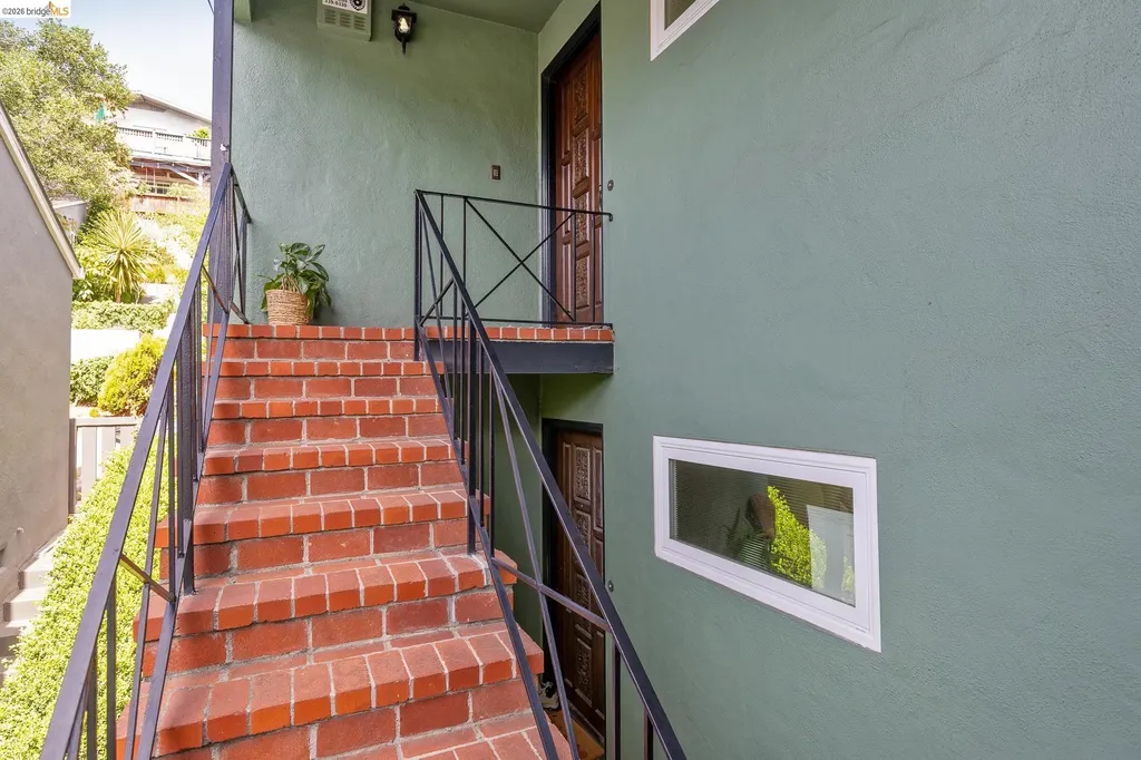 3955-3957 Canon Avenue Oakland CA 94602