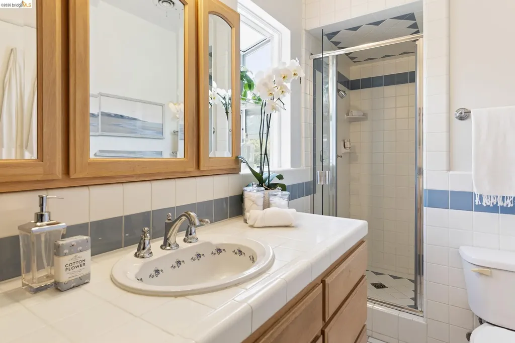 3955-3957 Canon Avenue Oakland CA 94602