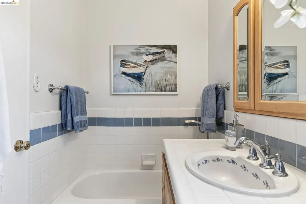 3955-3957 Canon Avenue Oakland CA 94602