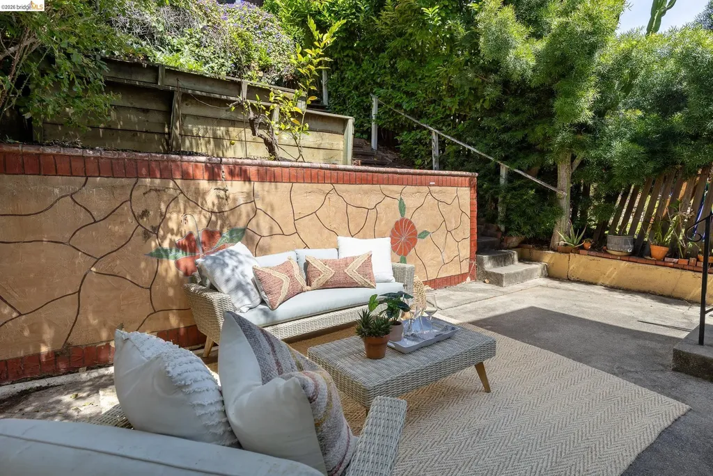 3955-3957 Canon Avenue Oakland CA 94602
