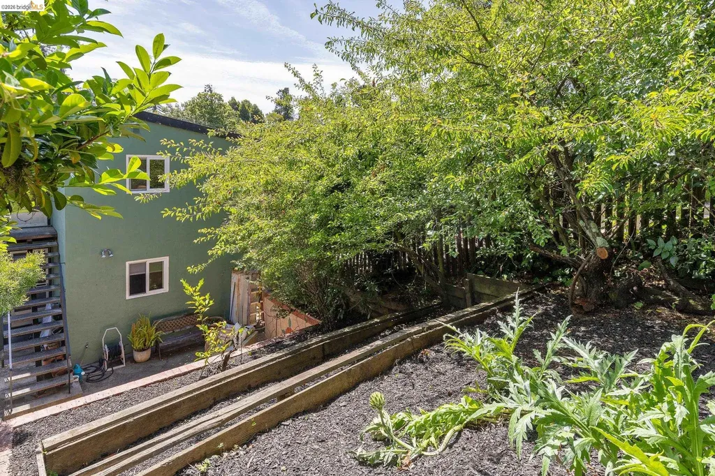 3955-3957 Canon Avenue Oakland CA 94602