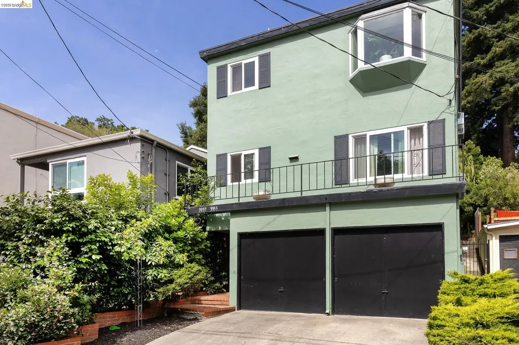 3955-3957 Canon Avenue Oakland CA 94602