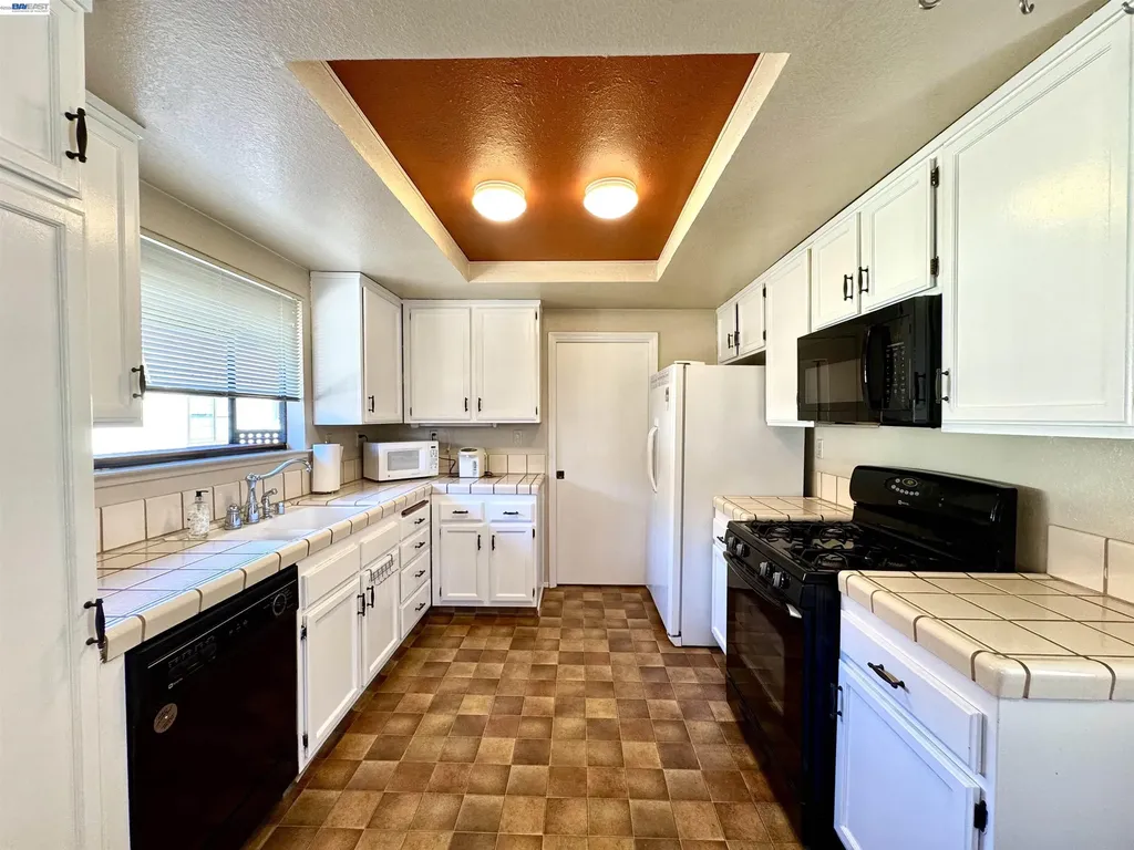 14382 Outrigger Drive San Leandro CA 94577