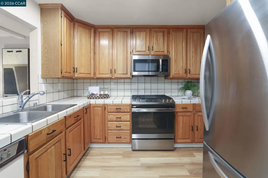 544 Ellery Place Hayward CA 94544