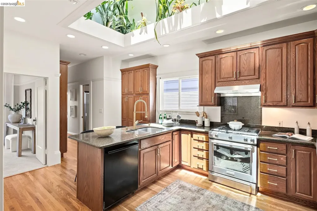 3863 West Street Oakland CA 94608