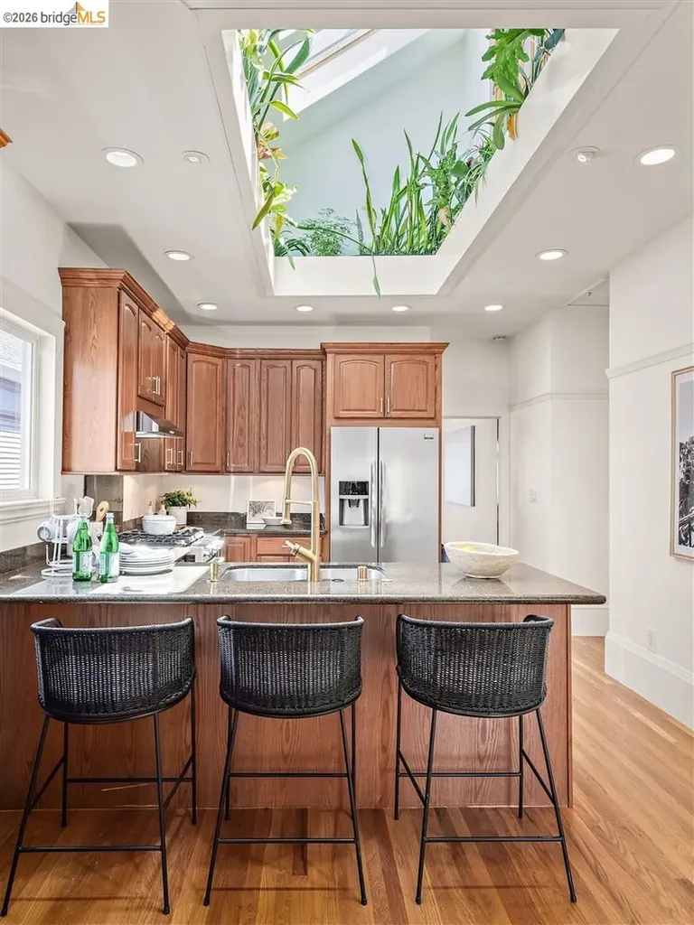 3863 West Street Oakland CA 94608