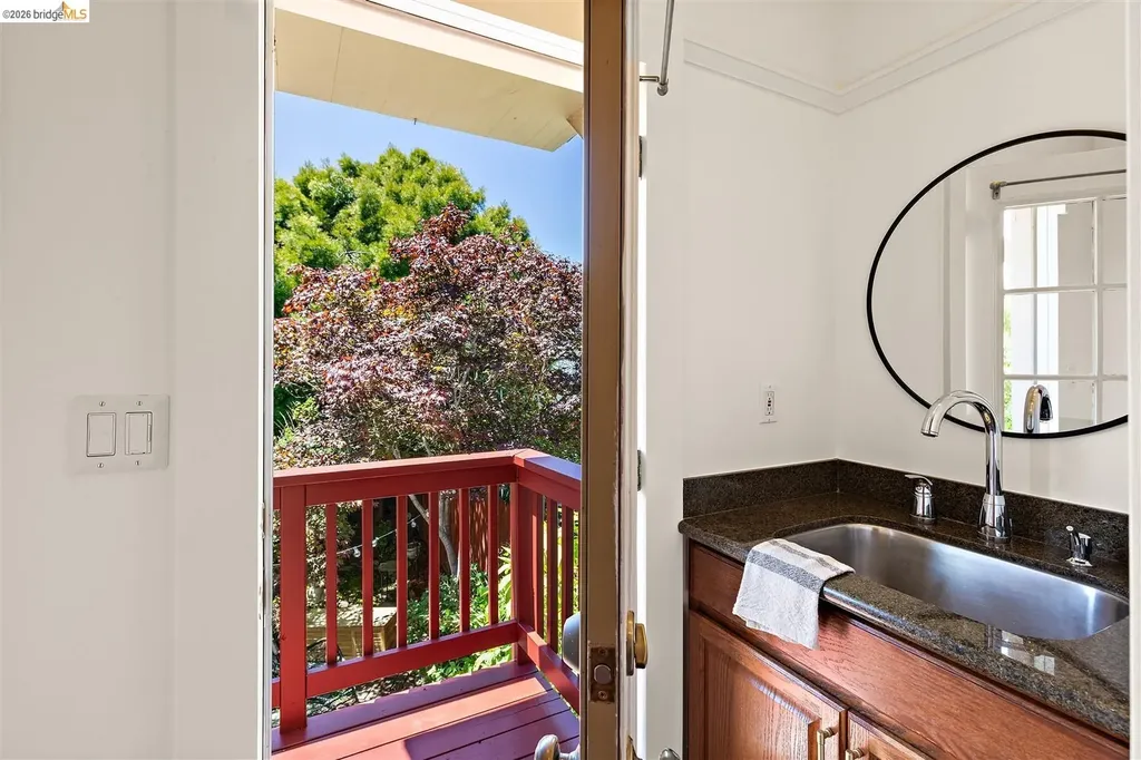 3863 West Street Oakland CA 94608