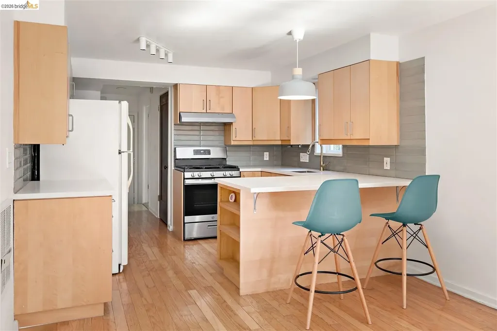 3863 West Street Oakland CA 94608