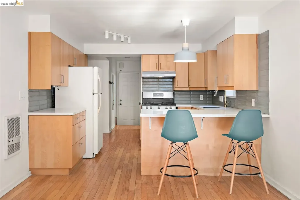 3863 West Street Oakland CA 94608