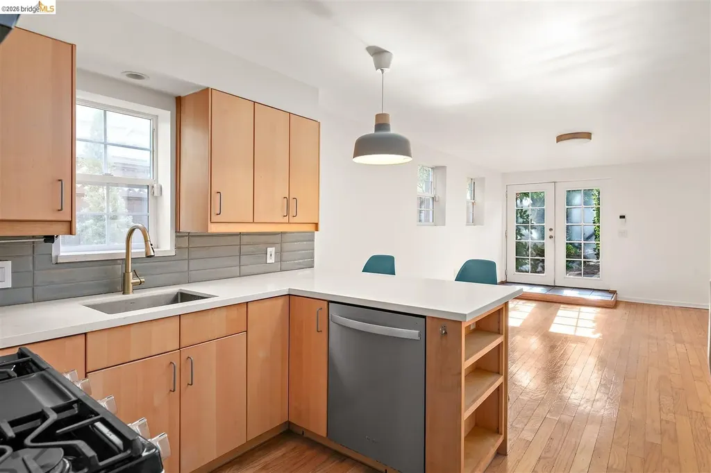 3863 West Street Oakland CA 94608