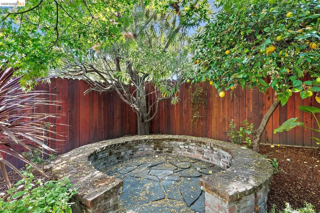 3863 West Street Oakland CA 94608