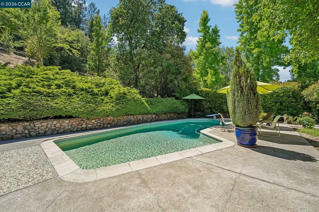 340 Donald Drive Moraga CA 94556