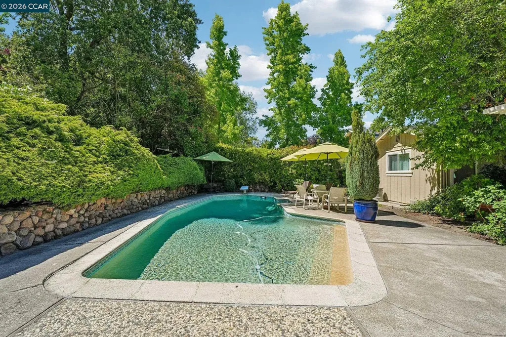340 Donald Drive Moraga CA 94556