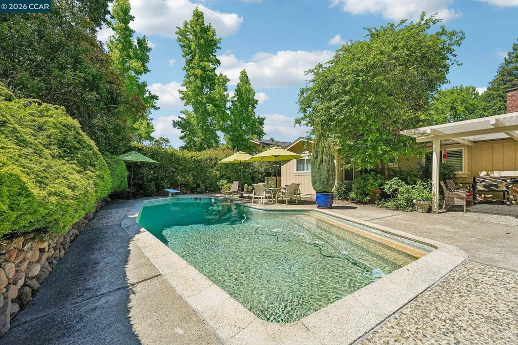 340 Donald Drive Moraga CA 94556