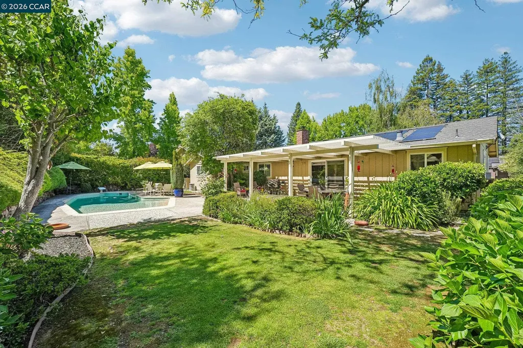 340 Donald Drive Moraga CA 94556