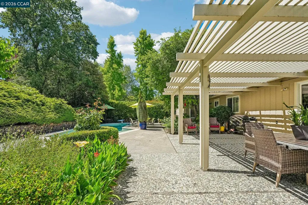340 Donald Drive Moraga CA 94556