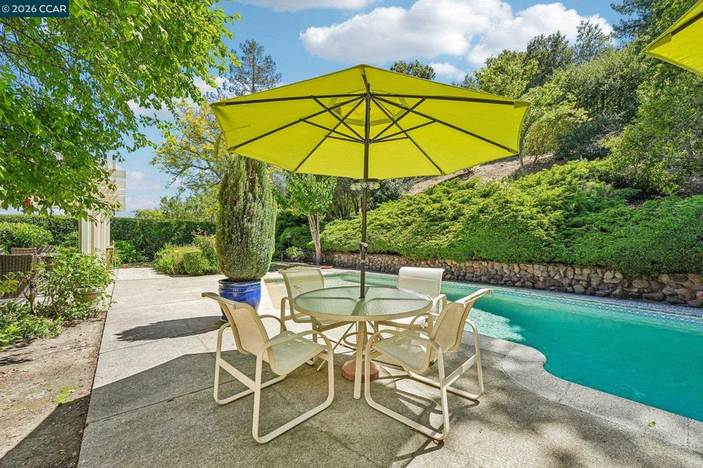 340 Donald Drive Moraga CA 94556