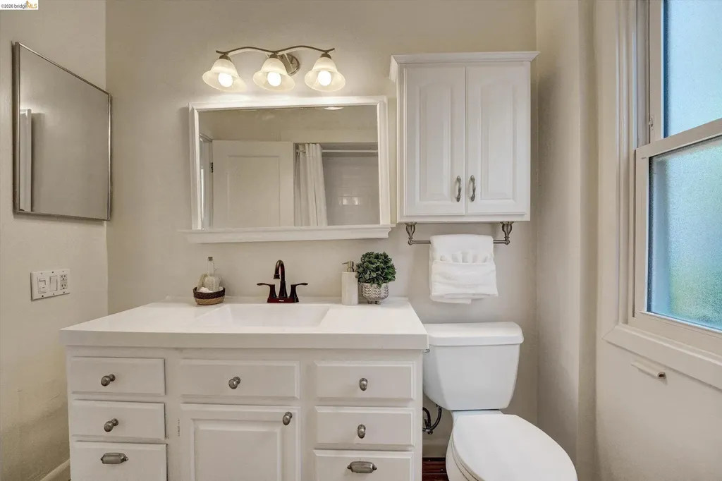 4080 Kuhnle Avenue Oakland CA 94605