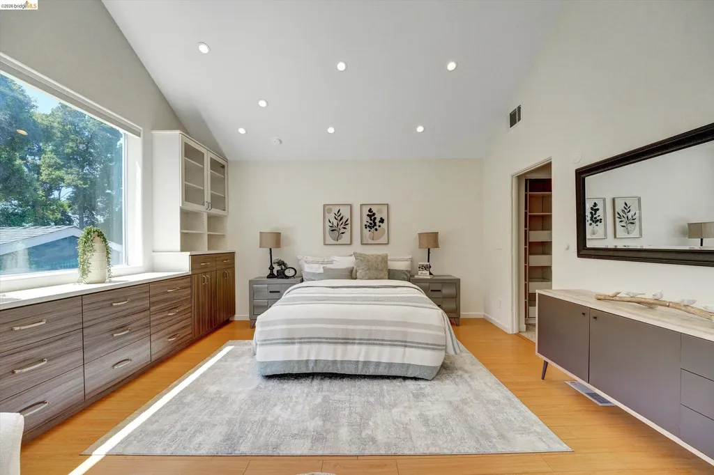 4080 Kuhnle Avenue Oakland CA 94605