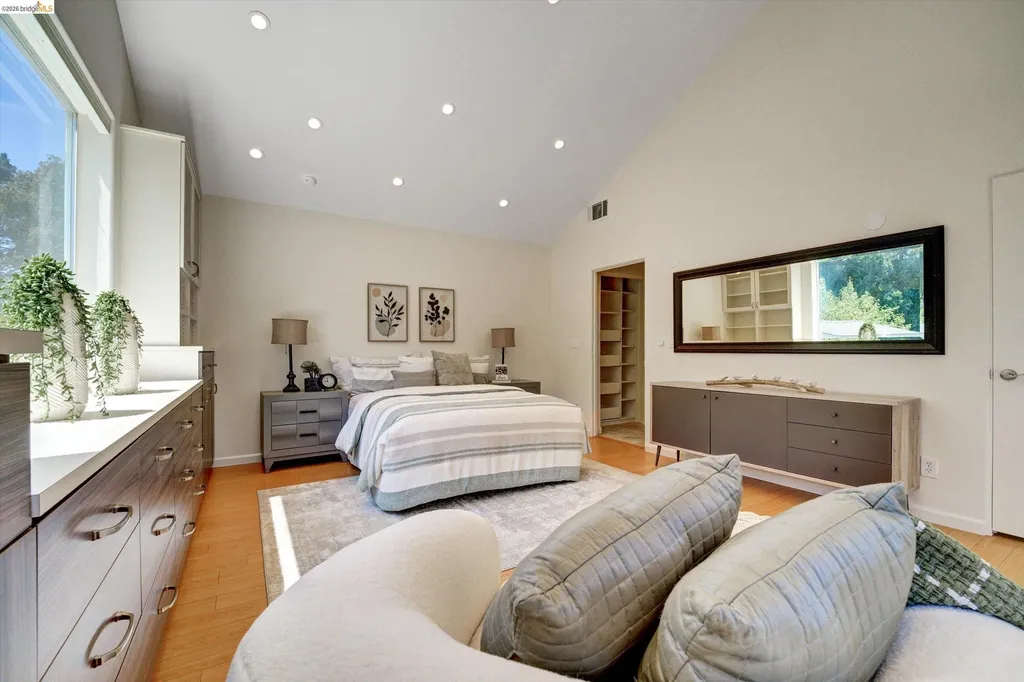4080 Kuhnle Avenue Oakland CA 94605