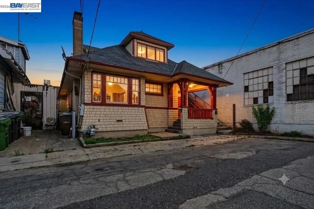 950 Loomis Court Oakland CA 94606