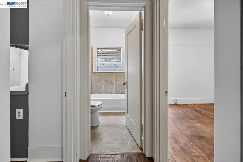 950 Loomis Court Oakland CA 94606
