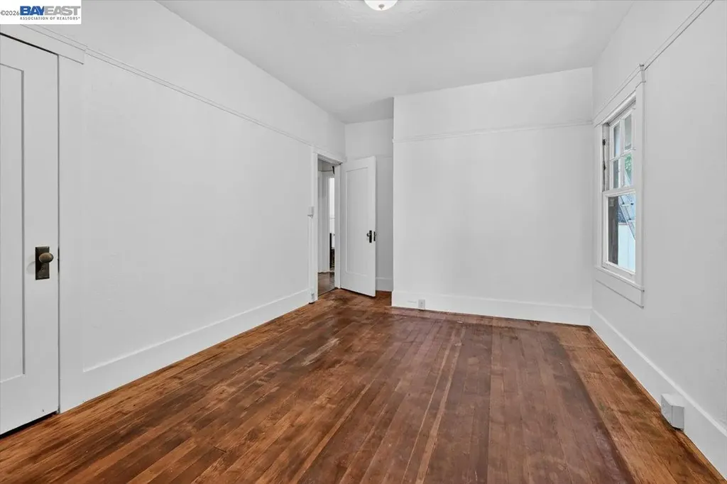 950 Loomis Court Oakland CA 94606