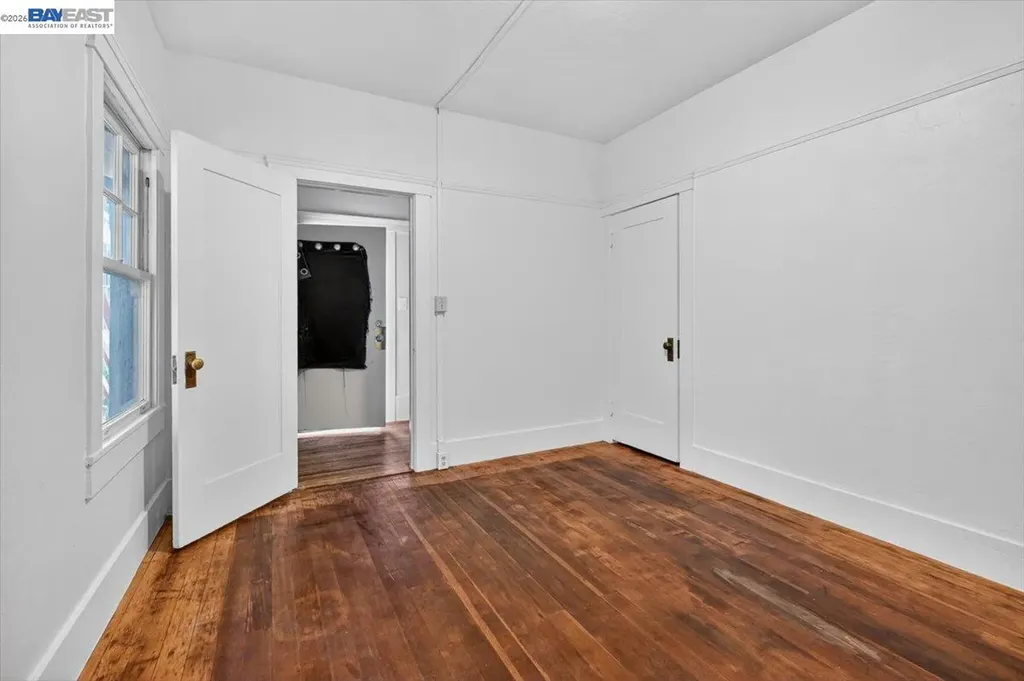 950 Loomis Court Oakland CA 94606
