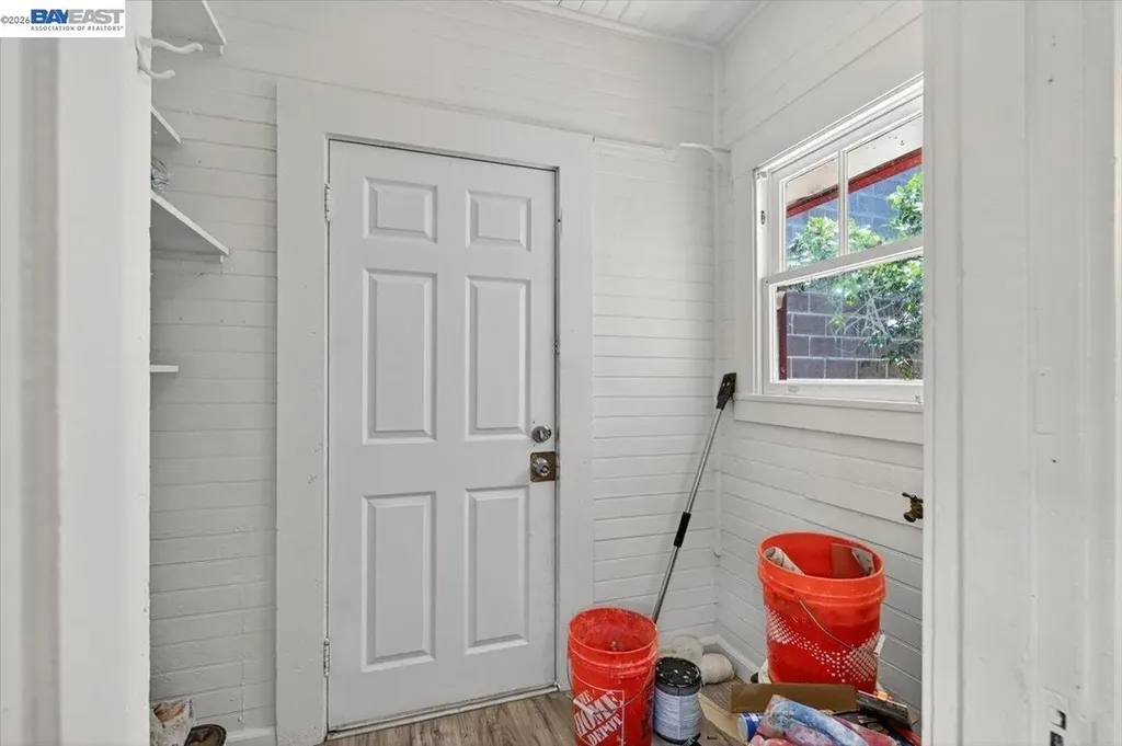 950 Loomis Court Oakland CA 94606