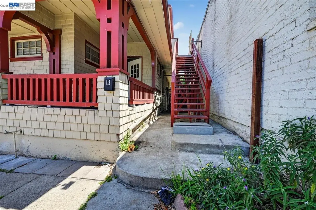 950 Loomis Court Oakland CA 94606