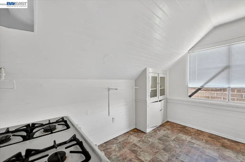 950 Loomis Court Oakland CA 94606