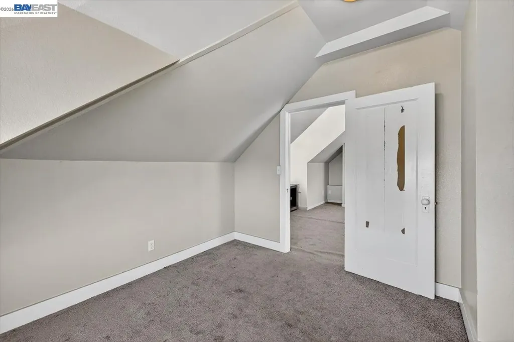 950 Loomis Court Oakland CA 94606